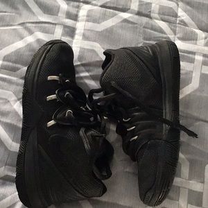 Little Boys Kyries, Size 1Y